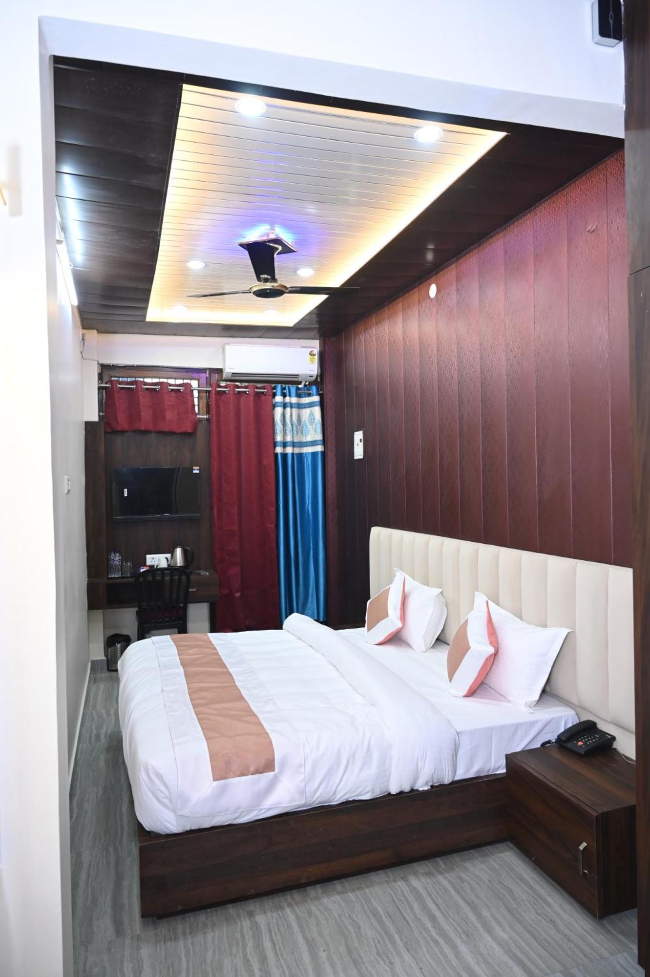 Sun High Stay Luxury Guest House バラナシ エクステリア 写真